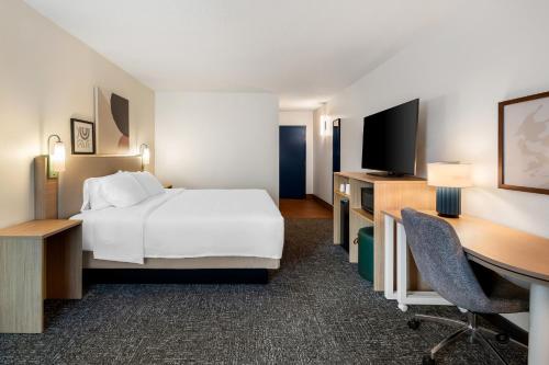 1 king bed, 1 sofa bed