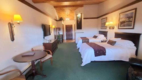 2 queen beds