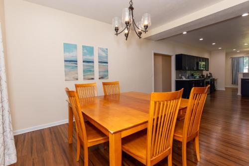 Large Family Gathering Home on Kelleys Island in Marblehead (OH)