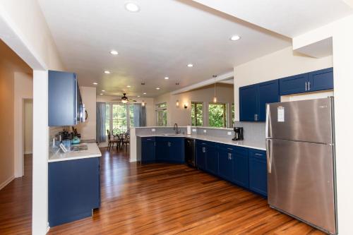 Large Family Gathering Home on Kelleys Island in Marblehead (OH)