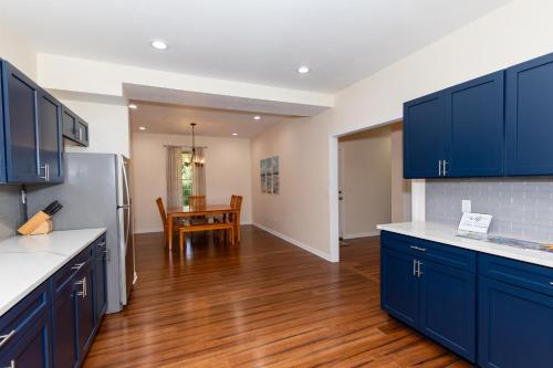 Large Family Gathering Home on Kelleys Island in Marblehead (OH)