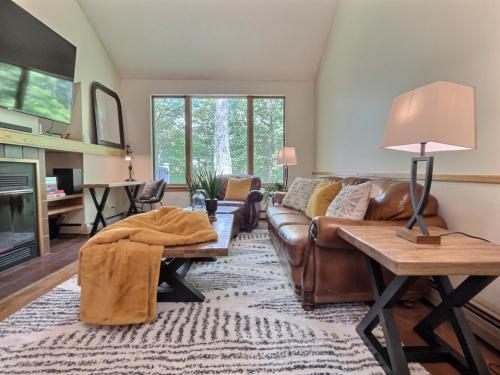 SugarBear- Pool, AC, Sauna, Gym, Tennis, Killington