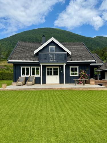 Scenic Private House Surrounded by Nature in Måndalen
