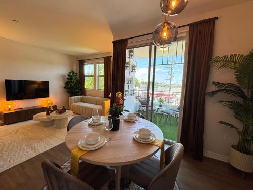 Oaks Valley Retreat with 2 Balconies, Gym, Parking & Laundry 214 in Sherman Oaks