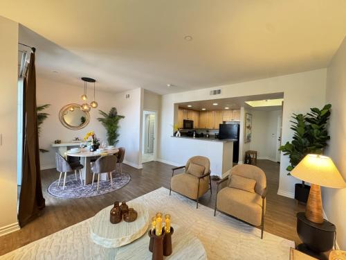 Oaks Valley Retreat with 2 Balconies, Gym, Parking & Laundry 214 in Sherman Oaks