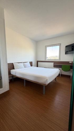 2 twin beds