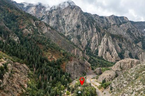 Adorable Studio Cabin on Big Cottonwood River in Snowbird Lodge (UT)