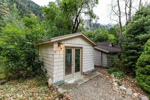 Adorable Studio Cabin on Big Cottonwood River in Snowbird Lodge (UT)
