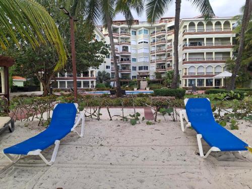 Beach, Oceanfront on the Caribbean Sea, Playa Juan Dolio, Dominican Republic -Apatamentos de 2 y 3 habitaci in Juan Dolio