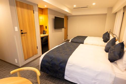 2 queen beds