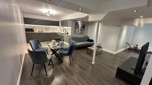 Iekārtas, Large 1 bedroom fully furnished entire basement in Newmarket (ON)