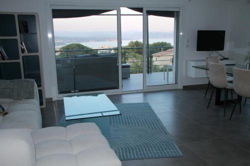 Maison contemporaine avec magnifique vue mer