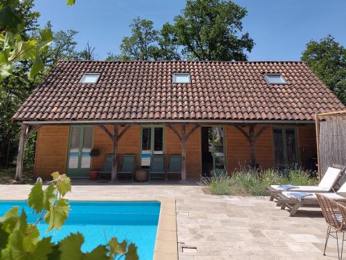 Gîte Rêve Vert with private pool and airco (Gite Reve Vert with private pool and airco) in Abjat-sur-Bandiat