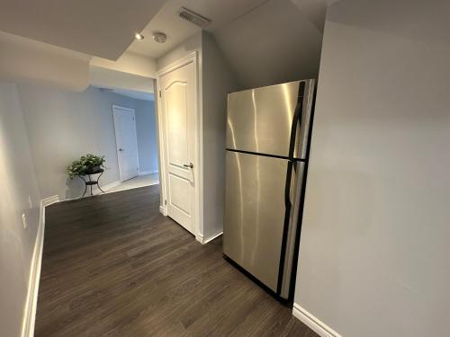 Large 1 bedroom fully furnished entire basement in Newmarket (ON)
