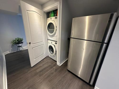 Large 1 bedroom fully furnished entire basement in Newmarket (ON)