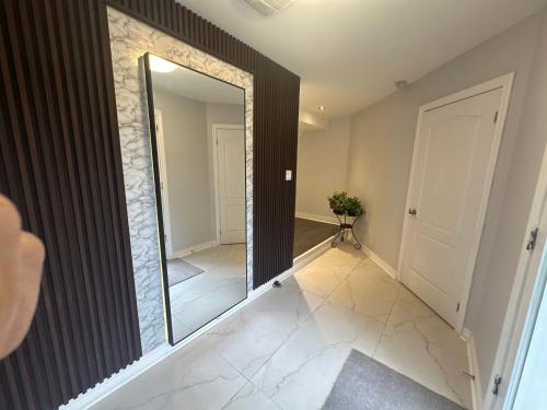 Ieeja, Large 1 bedroom fully furnished entire basement in Newmarket (ON)