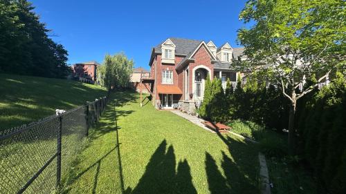 Viesnīcas āriene, Large 1 bedroom fully furnished entire basement in Newmarket (ON)