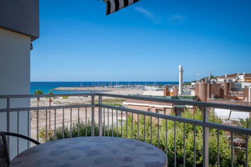 At151 Flat with Airco,building in front of the beach