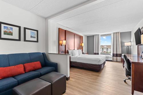 1 king bed, 1 sofa bed
