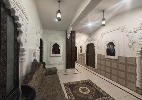 HOTEL ROYAL PALACE in Csittorgarh
