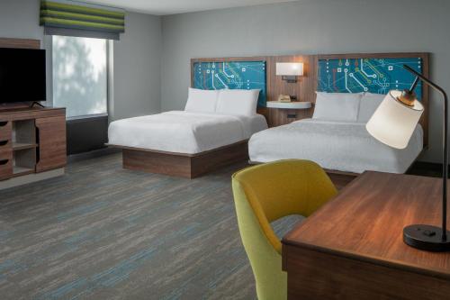 2 queen beds, 1 sofa bed
