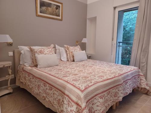 1 queen bed, 1 sofa bed