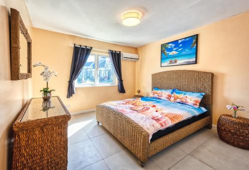 Cozy and Charming Apartment - 5 min walk to beach and town - image 5