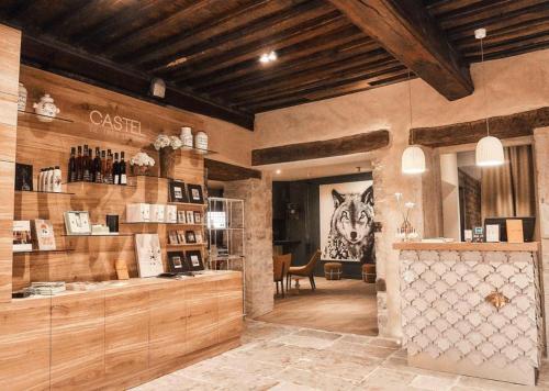 Фойє, Castel de Tres Girard - Hotel & Restaurant - Teritoria in Морі-Сан-Дені