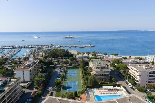 Apartment - Beachfront - Swimming pool - Garage - Tennis