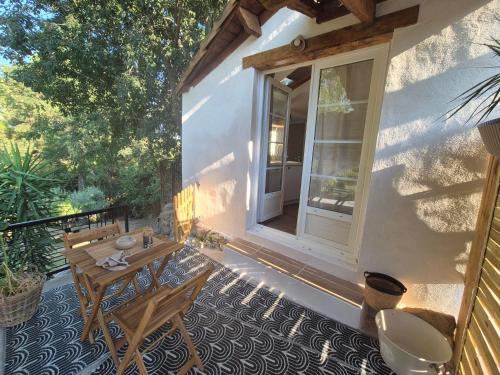 Love Room - Jacuzzi, Baignoire & Vidéoprojecteur - Location saisonnière - Saint-Chamas