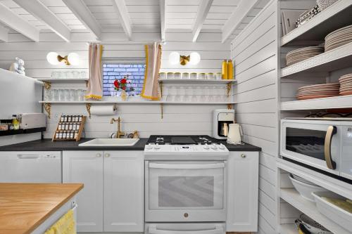 Cheeky RxR - Art Museum Loft with rooftop deck in La Grange (Kentucky)