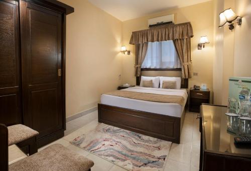 1 queen bed