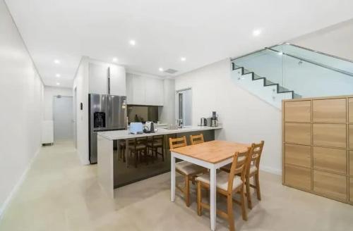 SYD Rosebery 4BR townhouse Close to CBD & Airport
