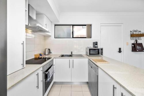 Comfort & Convenience - A Sepal Stay in ควีนพาร์ค