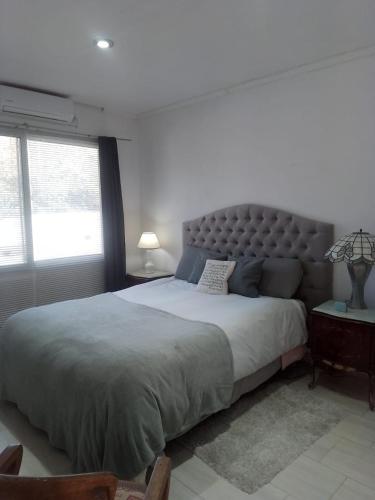 Dormitorio baño privado y cochera Salta