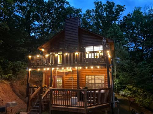 Summit Up - Romantic Private Cabin | Hot Tub | Mtn Views, Pets, Севьервилл