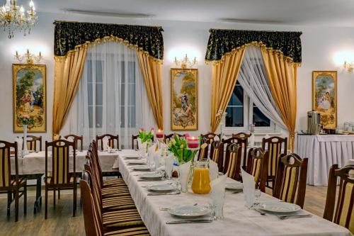 Banketu zāle, Noclegi Dwór Szlachecki Biedaczów (Noclegi Dwor Szlachecki Biedaczow) in Bedziemysl