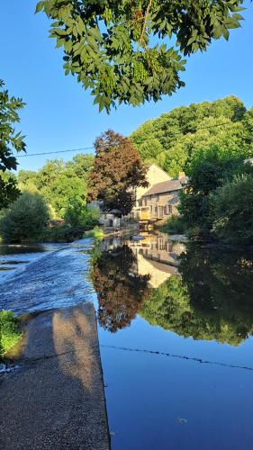 Belle maison au bord de l'eau gîte à louer Les Mées