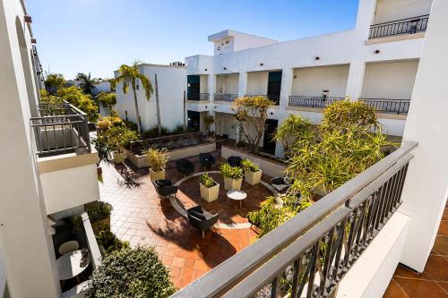 Sun-Drenched Hideaway with Dual Balcony, Pool, & Gym 215 in Sherman Oaks