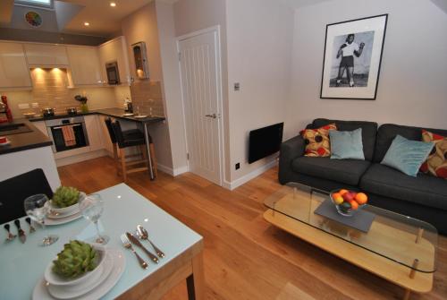 Alexandra Court One Bedroom Central Windsor Flats with Parking