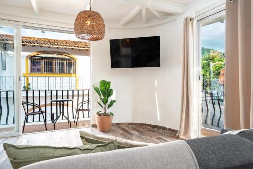 Zona Romantica & Downtown Suites
