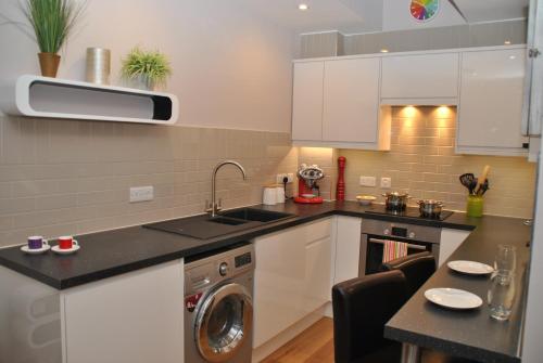 Alexandra Court One Bedroom Central Windsor Flats with Parking