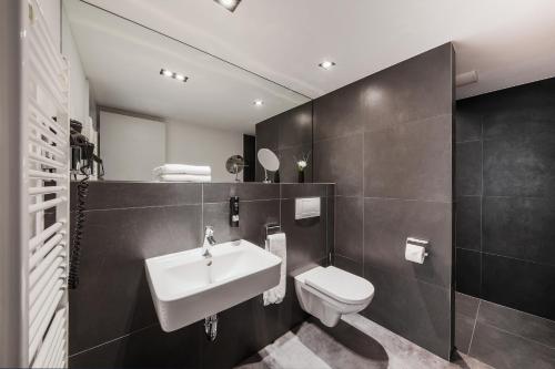 LINDEMANN'S - image 4