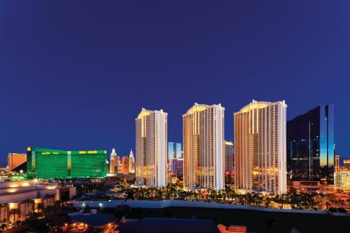 Luxury Mgm Signature Suites - Strip & Mountain Views - No Resort Fee - Las Vegas, NV