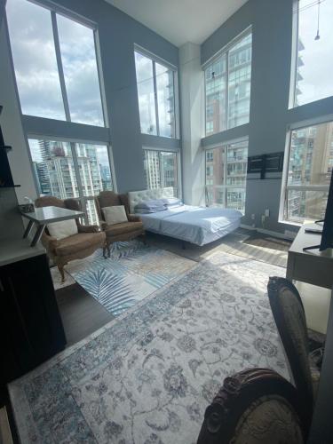 vancouver downtown panhouse luxury suite with balcony close to microsoft and amzon