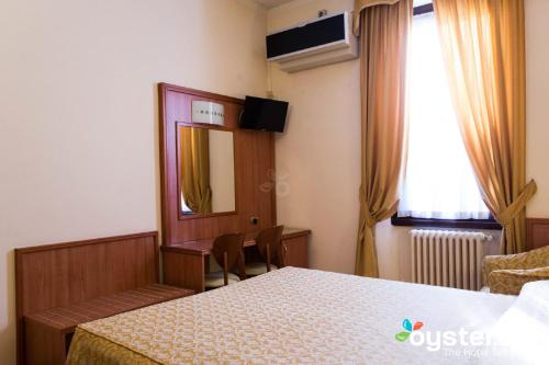 Piccolo Hotel - image 11