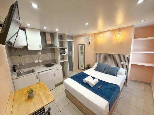 Suites nuevas con baño privado frente al metro st MWC Barcelona-FIRA