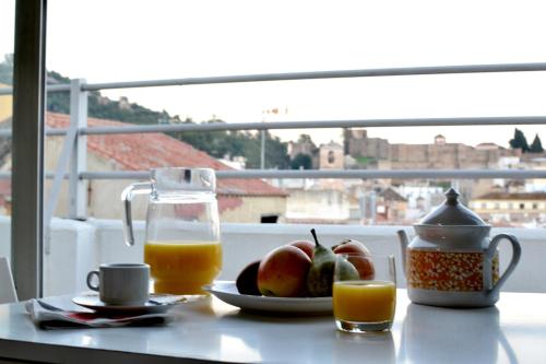 Ático con terraza y vistas Room Type - Two-Bedroom Penthouse Apartment with views to the Alcazaba Ático con terraza y vistas Room Type - Two-Bedroom Penthouse Apartment with views to the Alcazaba