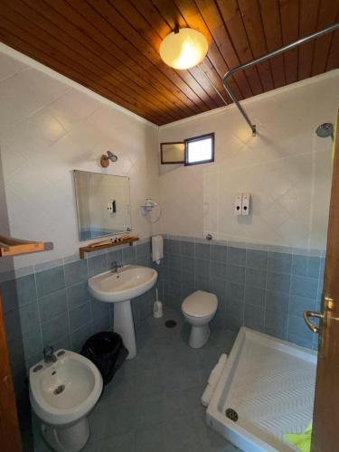 2 bedrooms, 4 beds