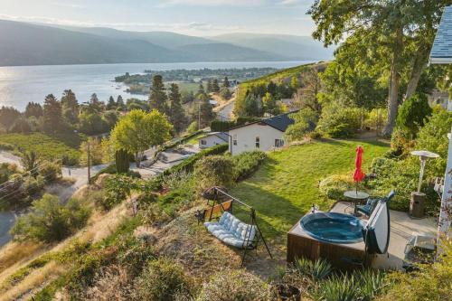Panoramic Summerland Lake View Studio with Hot Tub